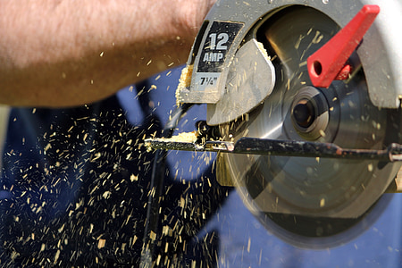 turned-on 12 AMP circular saw thumbnail