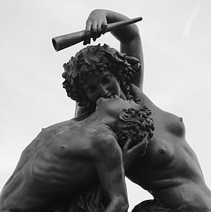 topless man and woman about to kiss statues thumbnail