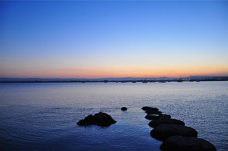 seascape photography of city skyline thumbnail