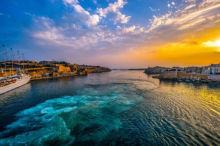 sea, city, dawn, sky thumbnail