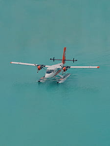 seaplane on water thumbnail