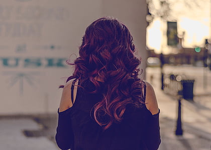 shallow focus photography of woman thumbnail