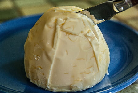 knife slicing butter on plate thumbnail