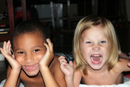 photography of little girl with blonde hair and little boy with black hair thumbnail