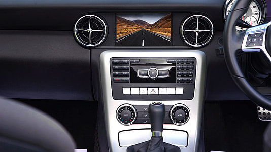 black 2-DIN car stereo showing road thumbnail