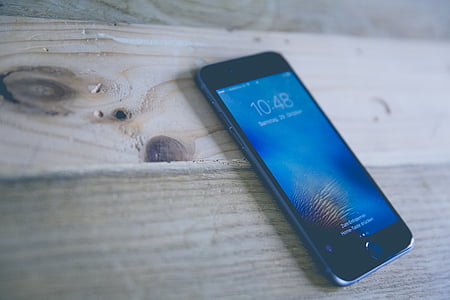 turned-on space gray iPhone displaying 10:48 thumbnail