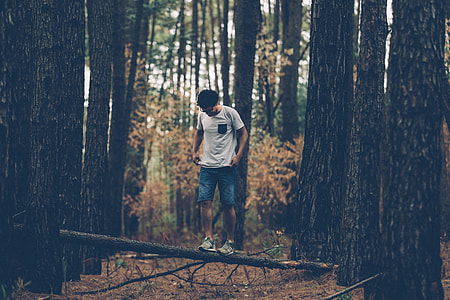 man standing trunk tree thumbnail