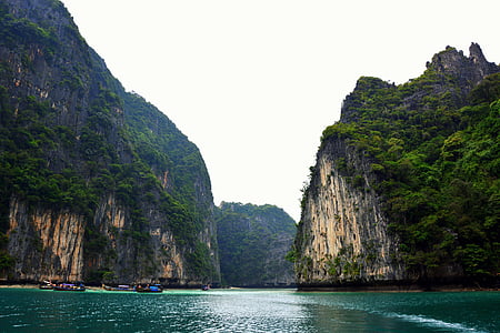 body of water surrounded by islands thumbnail