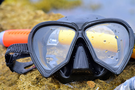 black diving goggles thumbnail