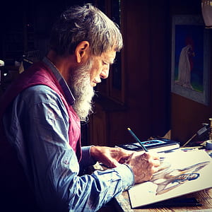 man draw a nude woman thumbnail