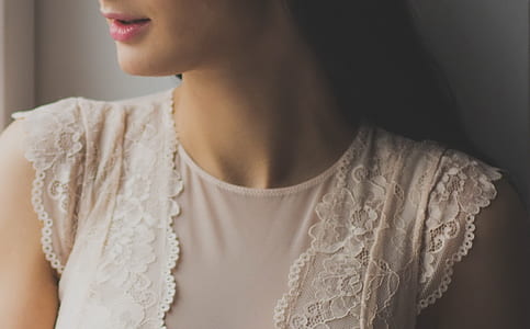 Woman in White Lace Crew-neck Cap-sleeves Top thumbnail