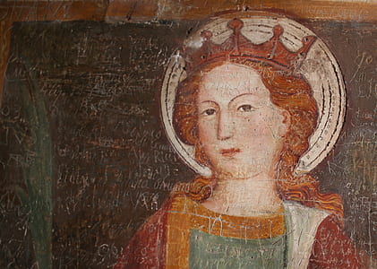 brown haired woman painting thumbnail