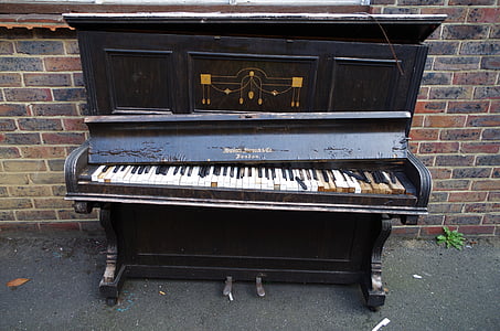 black upright piano thumbnail