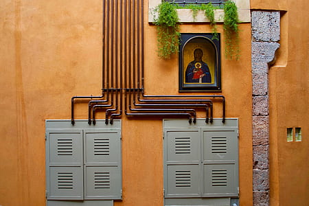 wall with decors and electronic parts thumbnail