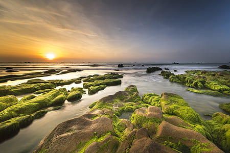 aerial view photography of island thumbnail