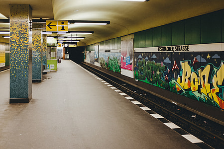 Eisenacher strasse U-Bahn station in Berlin thumbnail