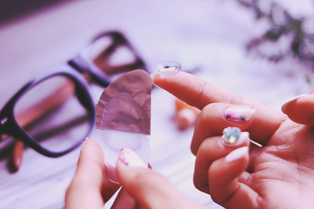 person holding contact lens and case thumbnail