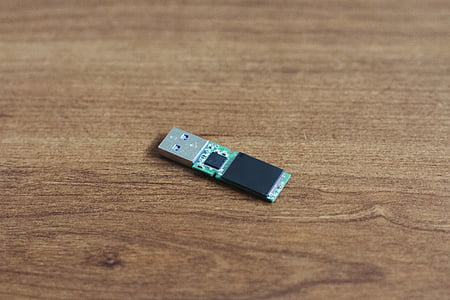 black and green thumb drive without casig thumbnail