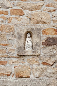 closeup photo of woman and child statue thumbnail