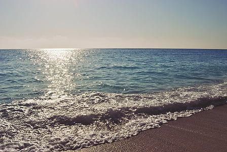 ocean waves during daytime thumbnail
