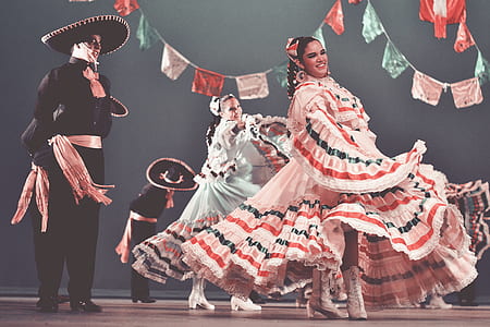 woman dancing on stage thumbnail