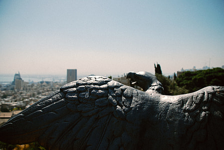 Eagle Statue over the City thumbnail
