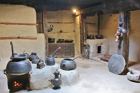 selective focus photography of gray metal cooking pot thumbnail