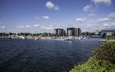 Skyline by the lakeshore in Thunder Bay, Ontario thumbnail