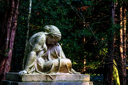 woman sitting statue thumbnail