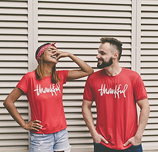man and woman talking thumbnail