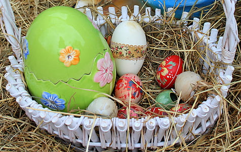 Eastern egg decors on nest thumbnail
