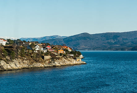 houses near body of water thumbnail