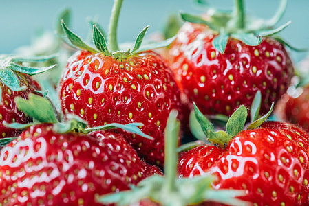 red strawberries thumbnail