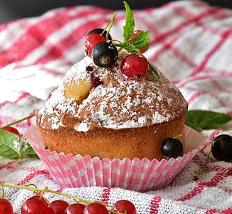 muffin with berry thumbnail