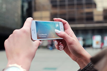 Person Holding Silver Iphone 5s thumbnail