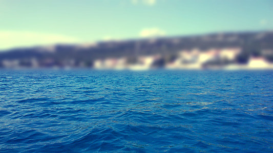 focus photography of sea during daytime thumbnail