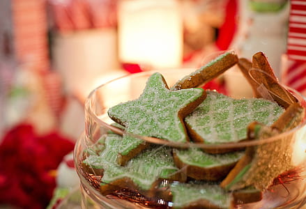 green and brown star-shaped cookies thumbnail