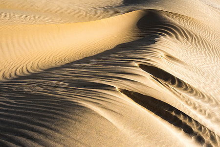 photography of desert during day time thumbnail