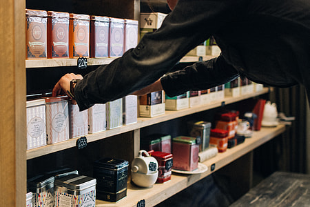 Choosing tea thumbnail