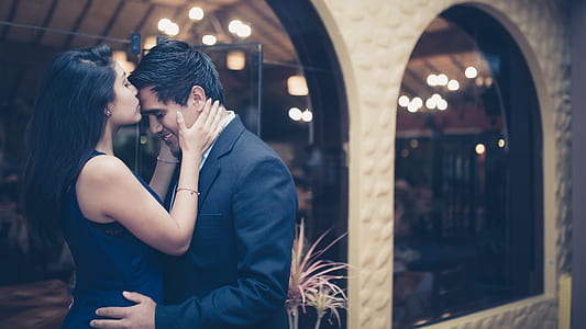 woman kissing man in forehead thumbnail