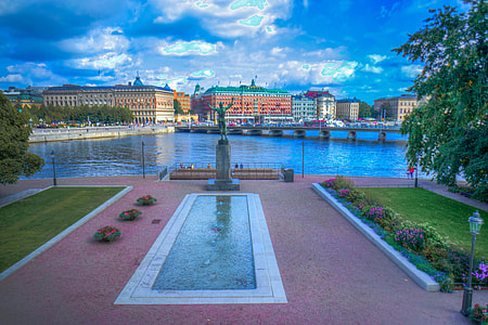 statue landscape during daytime thumbnail