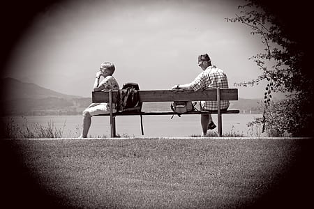 man and woman sitting on bench thumbnail