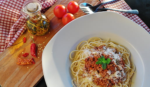 spaghetti on plate thumbnail