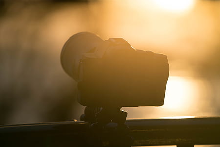 DSLR camera thumbnail
