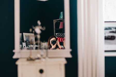 Woman in pink with her camera thumbnail