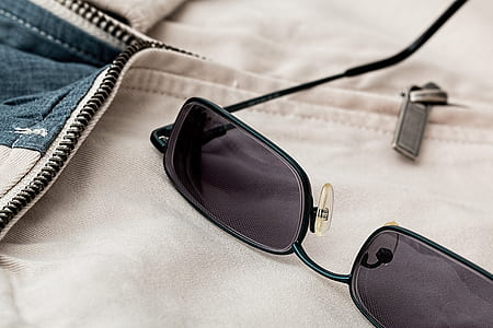 close-up photo of black frame sunglasses thumbnail