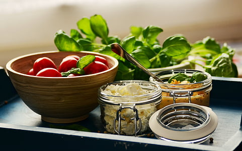 photo of tray of salad ingriedents thumbnail