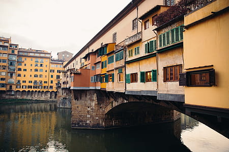 Old bridge over Arno river in Florence, Italy thumbnail