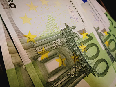 two 100 banknotes thumbnail