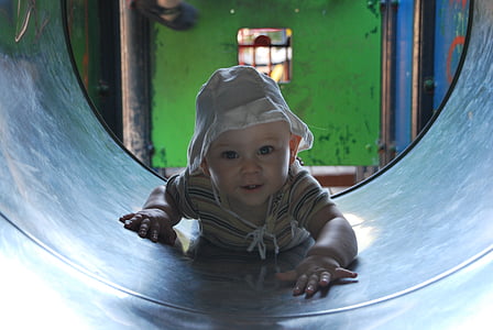 baby on tunnel thumbnail